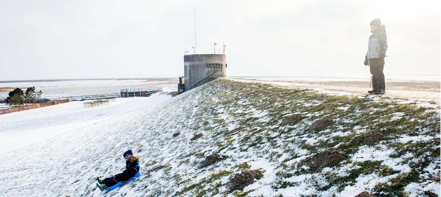 to børn der kælker ved slusen højer